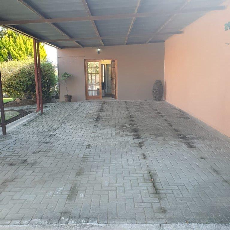 To Let 5 Bedroom Property for Rent in Ladybrand Free State